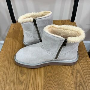 BearPaw Light Gray Shearling Ankle Boots